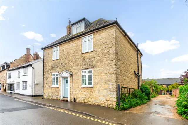 High Street, Hanslope, MK19, photo 1