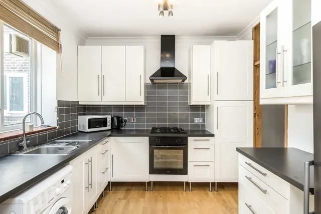 St. John's Drive, SW18, photo 1