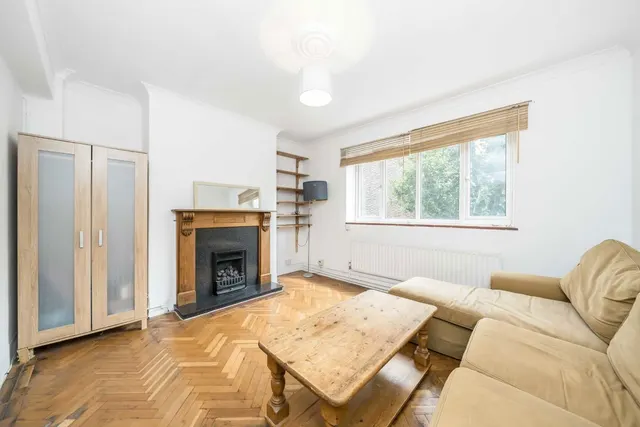 St. John's Drive, SW18, photo 2