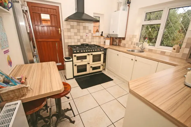 Howard Road, Seer Green, HP9, photo 2