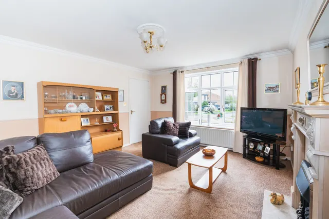 Trenton Close, Woodhouse, S13, photo 3