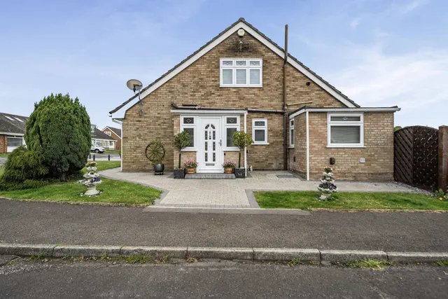 Farm Road, Chatham, Kent, ME5 9HD, photo 1