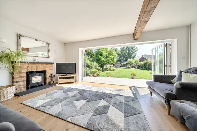 Photo 3 — Reading Road, Hook, Hampshire, RG27 9EA
