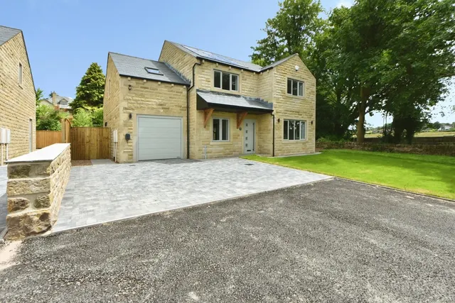 Skipton Road, Foulridge, BB8, photo 1