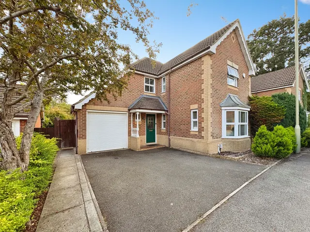 Brandon Road, Church Crookham, Fleet, Hampshire, GU52 0UA, photo 1