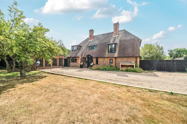 Longdown Road, Lower Bourne, Farnham,..., photo 1