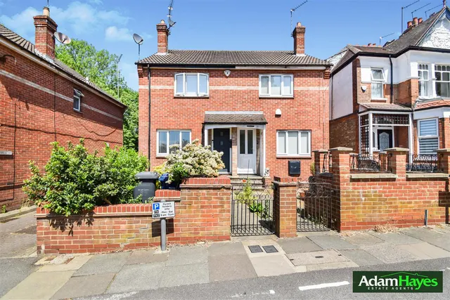 Woodside Lane, North Finchley, N12, photo 1