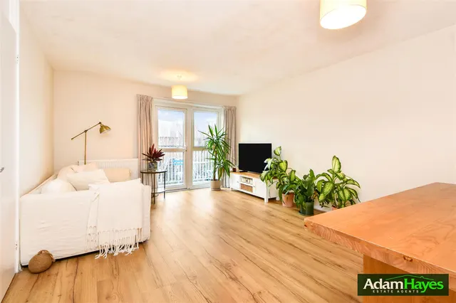 Springfield Close, North Finchley, N12, photo 1