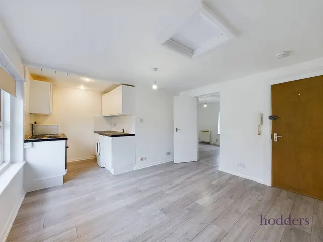 Guildford Street, Chertsey, KT16, photo 2