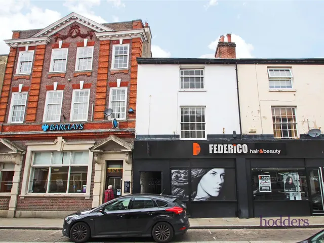 1 bedroom flat, Guildford Street, Chertsey, KT16