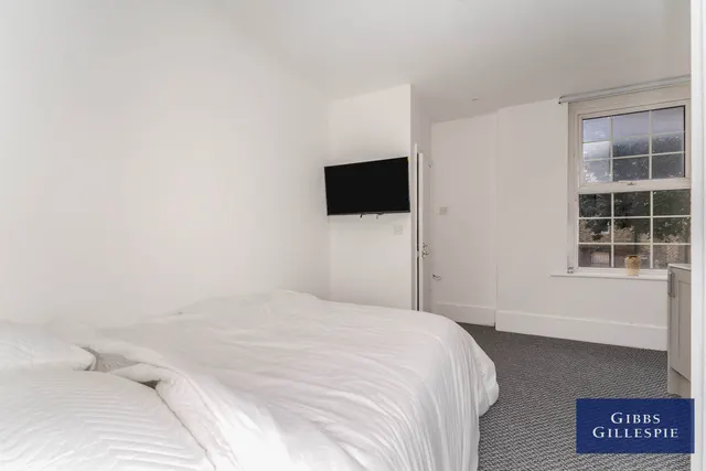 Bond Street, London Fees Apply, W5, photo 2