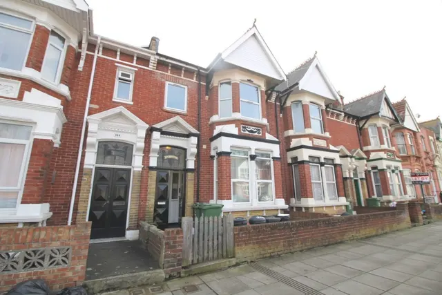 London Road, Portsmouth, PO2, photo 1