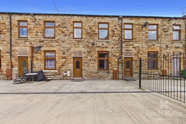 Bradford Road, Batley, West Yorkshire, WF17, photo 1