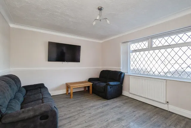 Photo 3 — Windermere Crescent, ASHTON-UNDER-LYNE, Lancashire, OL7