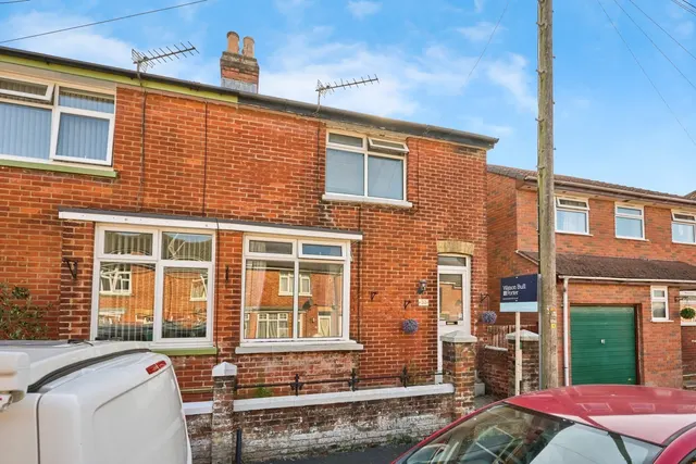St. Davids Road, East Cowes, PO32, photo 1