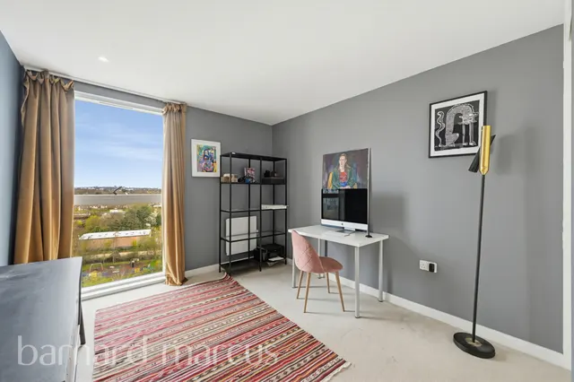 Pump House Crescent, Brentford, TW8, photo 3