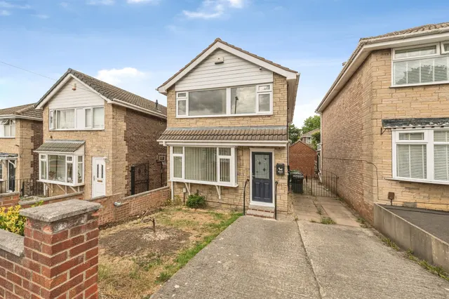 Elm Road, DEWSBURY, photo 1