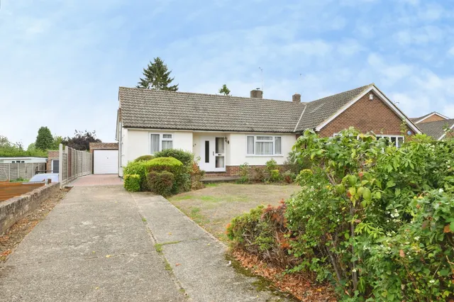 Roselands Avenue, Hoddesdon, photo 1