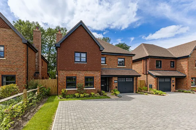 Oakland Grove Ridgley Road, Godalming..., photo 1