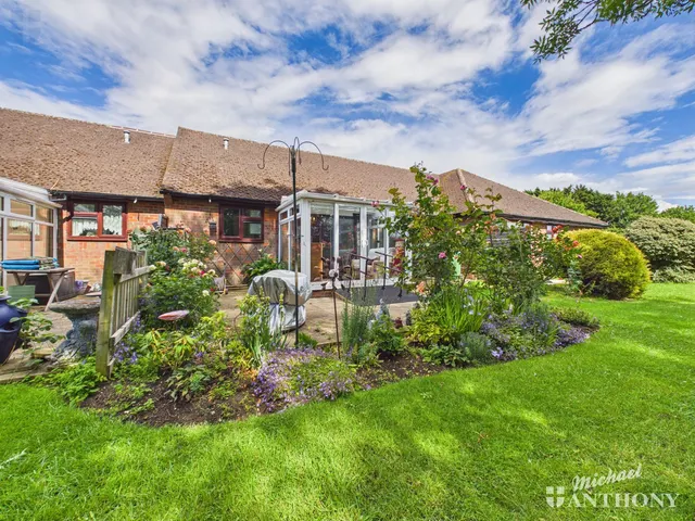 Photo 3 — William Hill Drive, Bierton, Aylesbury, HP22 5AZ