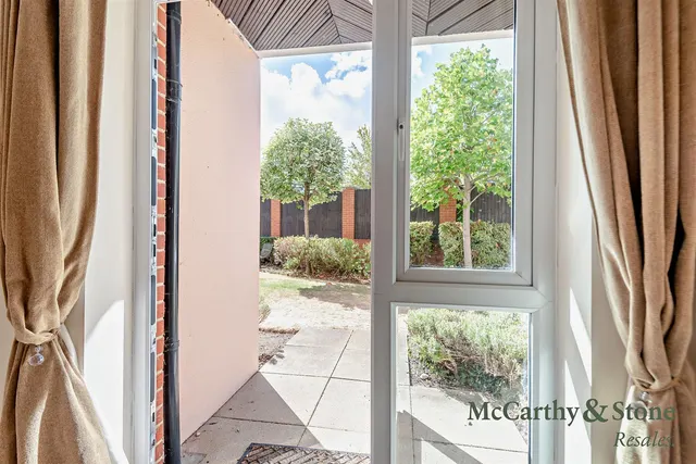 Western Avenue, Newbury, RG14, photo 2
