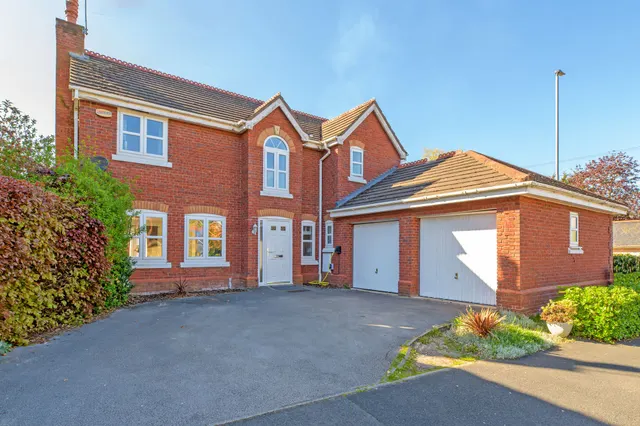 Redacre Close, Warrington, photo 1