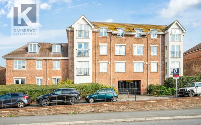 Kingston Road, Epsom, KT19, photo 1