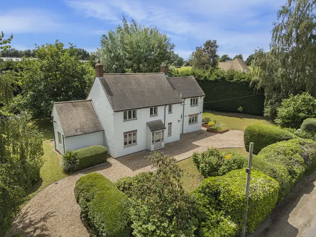 4 bedroom property, Hinton Road, Longworth, OX13