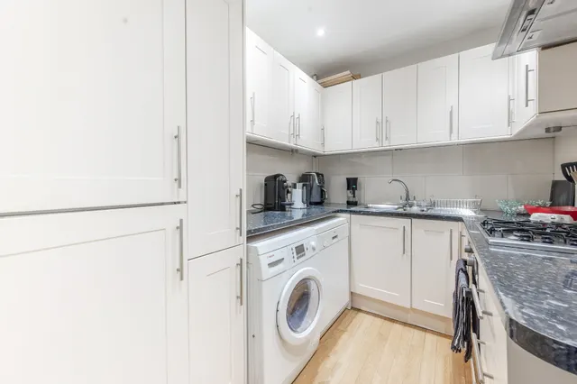 Photo 3 — 20E Cornwall Gardens, London