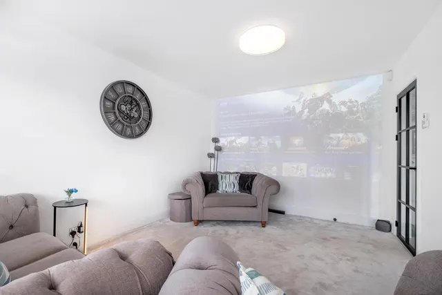Wych Elm Road, Hornchurch, RM11, photo 3
