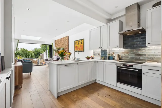 Uxbridge Road, Mill End, WD3, photo 2