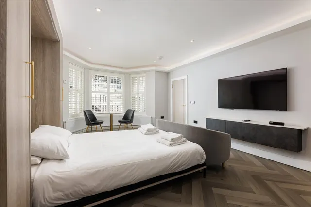 Photo 3 — Nevern Place, Earl's Court, SW5