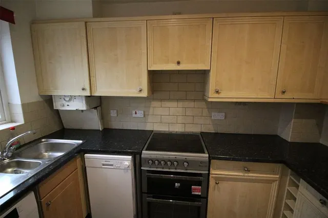 Photo 3 — Hartington Close, Farnborough, BR6