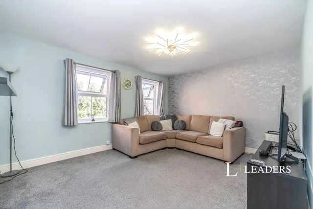 Linclare Place, Eaton Ford, PE19, photo 3