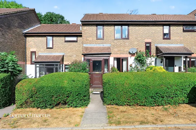 2 bedroom house, Lake View, North Holmwood, RH5