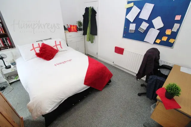 Mulehouse Road, S10, photo 2