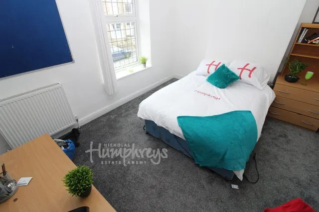 Mulehouse Road, S10, photo 1