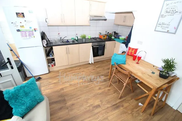 Mulehouse Road, S10, photo 3