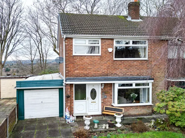 Photo 2 — Castle Hill Crescent, Rochdale OL11 4HZ