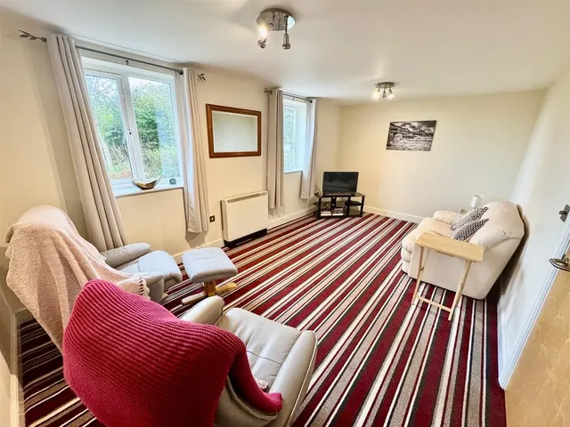 Filey Road, Scarborough, YO11, photo 3