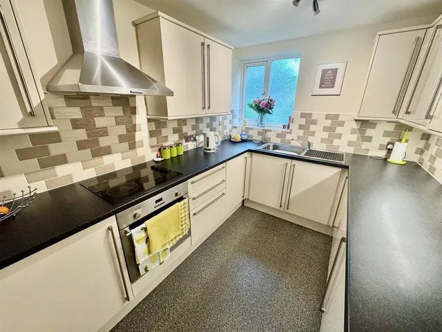 Filey Road, Scarborough, YO11, photo 2