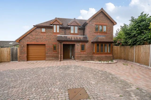 Winchester Road, Botley, SO32, photo 1