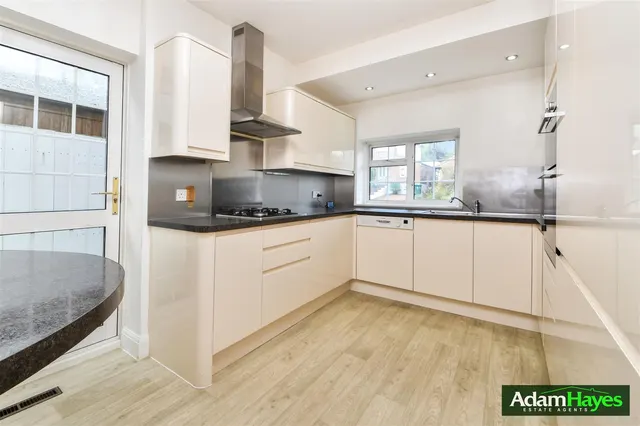 Valley Avenue, North Finchley, photo 2