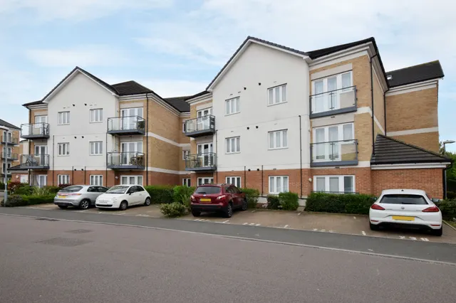 8 Oliver Court, Ley Farm Close, Watford, photo 1