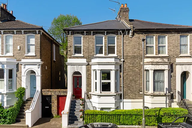 London, SW18, photo 1