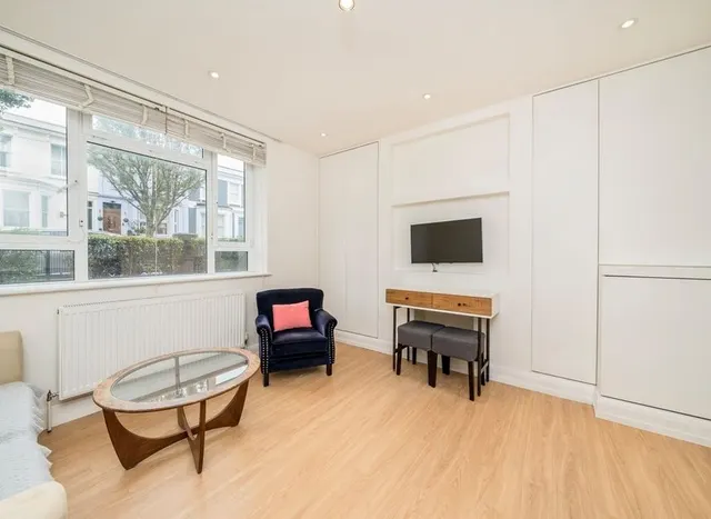 Photo 2 — Anselm Road, Fulham, SW6