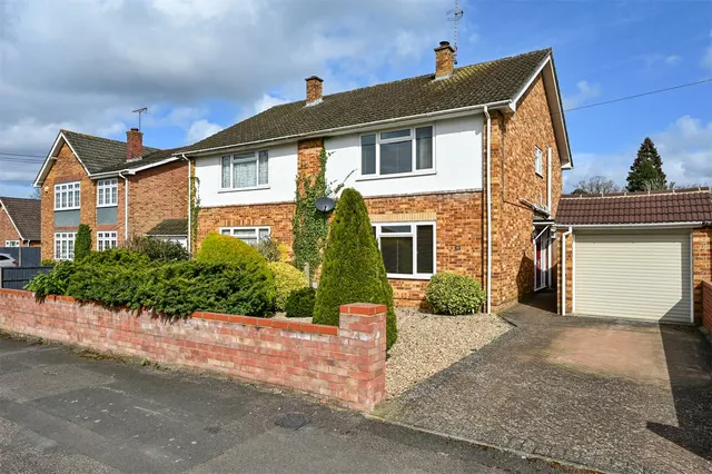 Firacre Road, Ash Vale, Guildford, Surrey, GU12 5JT, photo 1