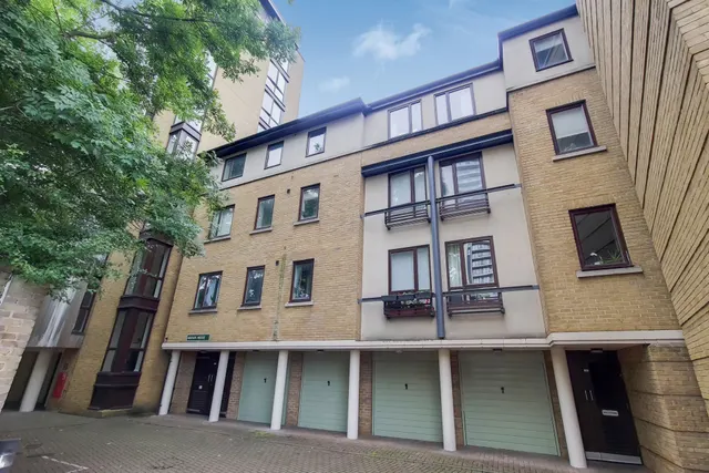22 Arran House, Raleana Road, London, photo 1