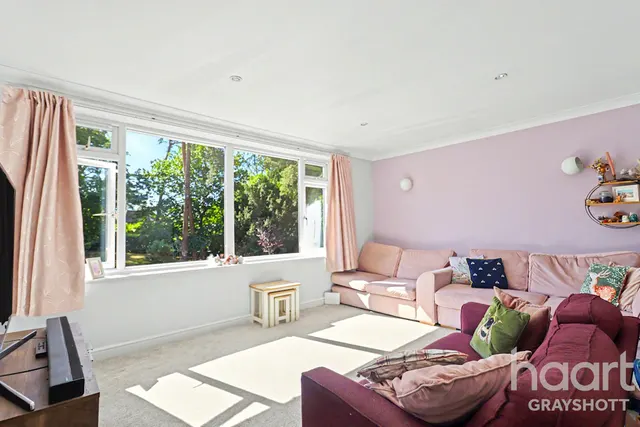Beacon Hill Court, Hindhead, GU26, photo 2