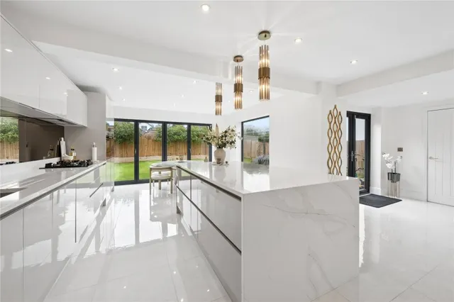 Silverdale Road, Gatley, photo 2